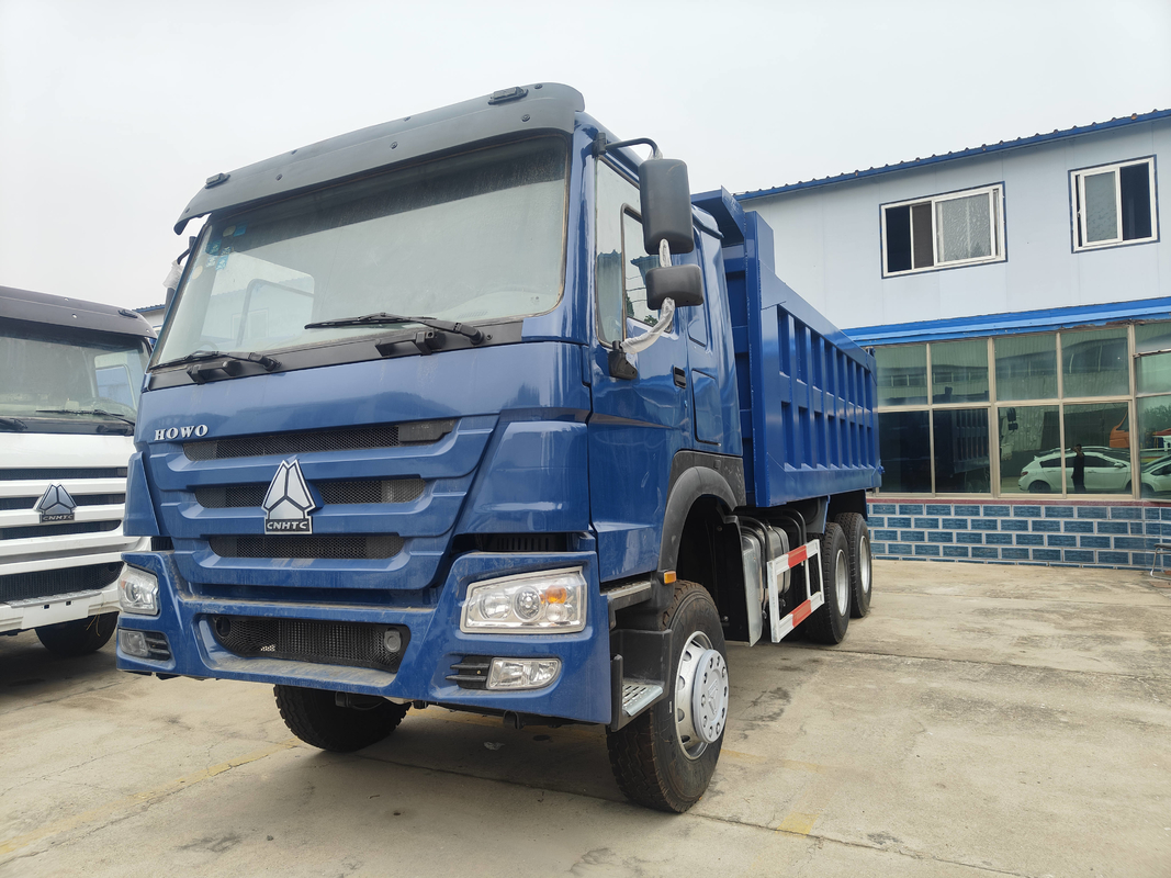 Truck In Africa Howo Dump / Tipper 6*4 Blauwe Kleur 10 Wielen Met Hoge Vernieuwde Nieuwe Emmer