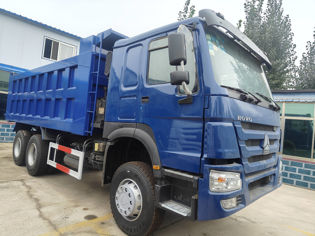 Truck In Africa Howo Dump / Tipper 6*4 Blauwe Kleur 10 Wielen Met Hoge Vernieuwde Nieuwe Emmer