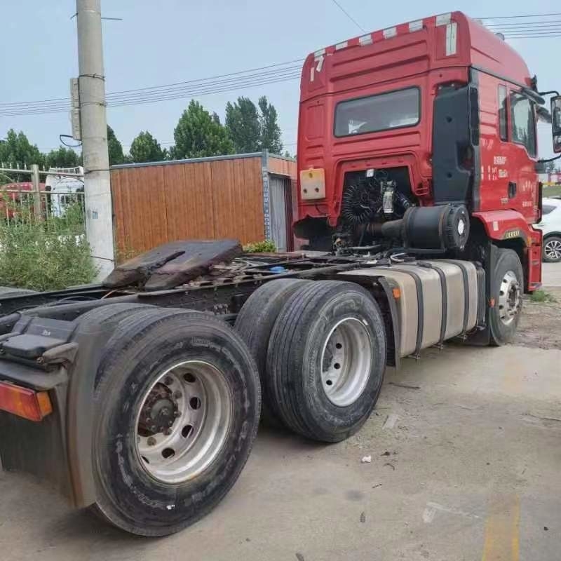 Gebruikte tractoren vrachtwagen Chinese Shacman M3000s 460 pk Sterk Weichai 6 * 4 Trekkende 50 ton zwaar