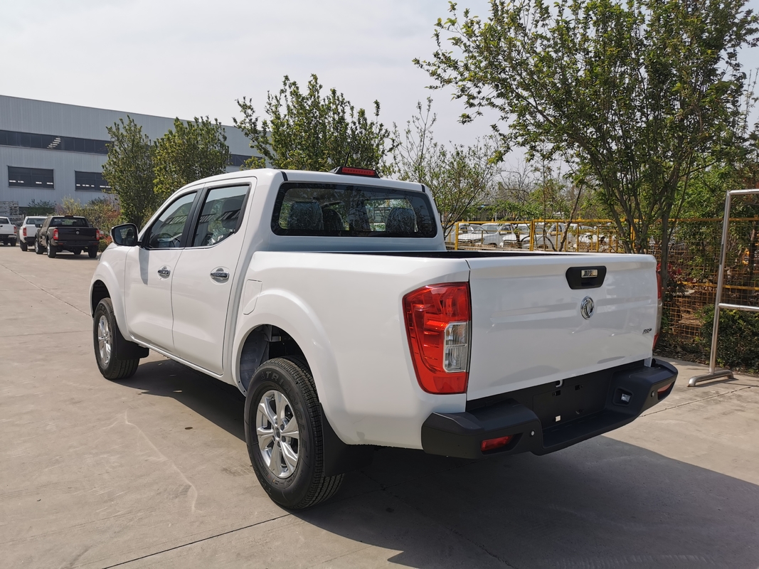 Pickup Truck Diesel 4x4 Dongfeng Nissan 2WD & 4WD Off-Road Double Cabin Manual & Automatic