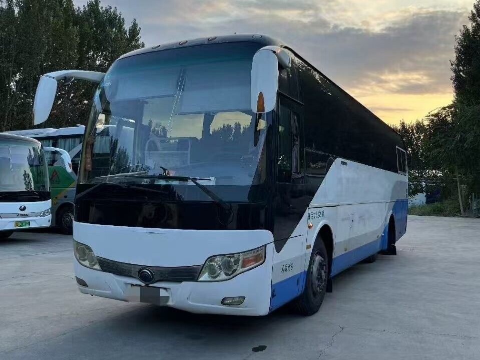 Bussen en autocars gebruikt 59 zitplaatsen Yutong Bus 3*2 zitplaatsen Inrichting Airconditioning Gebruik in Afrika
