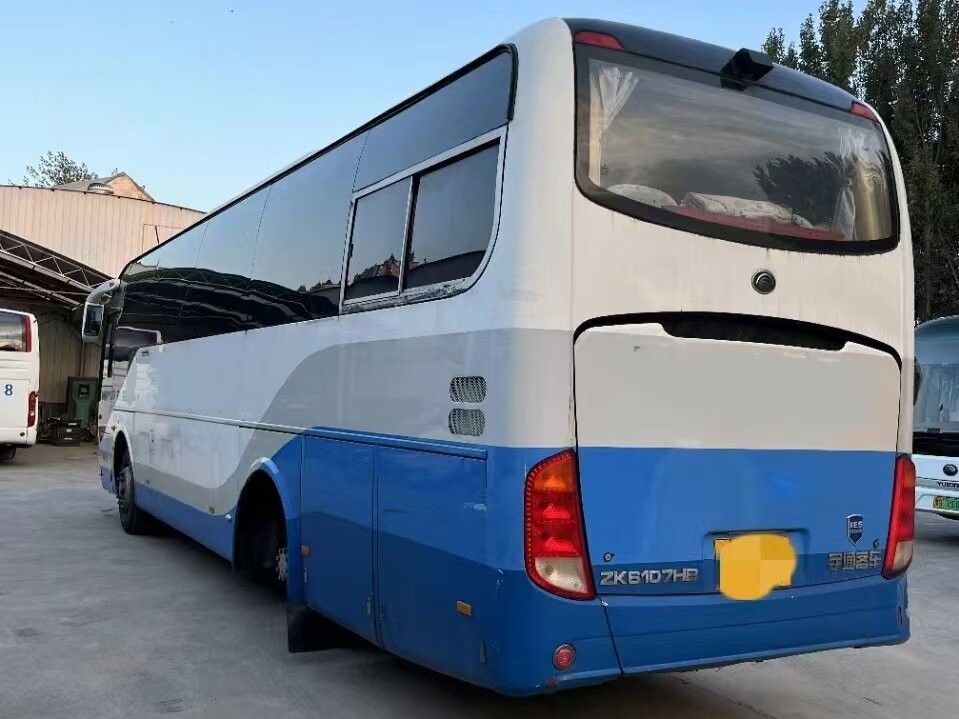 Bussen en autocars gebruikt 59 zitplaatsen Yutong Bus 3*2 zitplaatsen Inrichting Airconditioning Gebruik in Afrika
