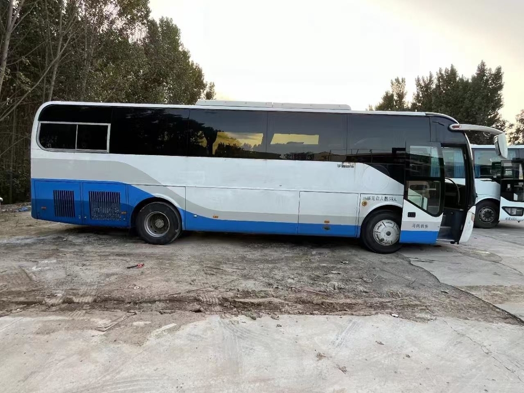 Bussen en autocars gebruikt 59 zitplaatsen Yutong Bus 3*2 zitplaatsen Inrichting Airconditioning Gebruik in Afrika
