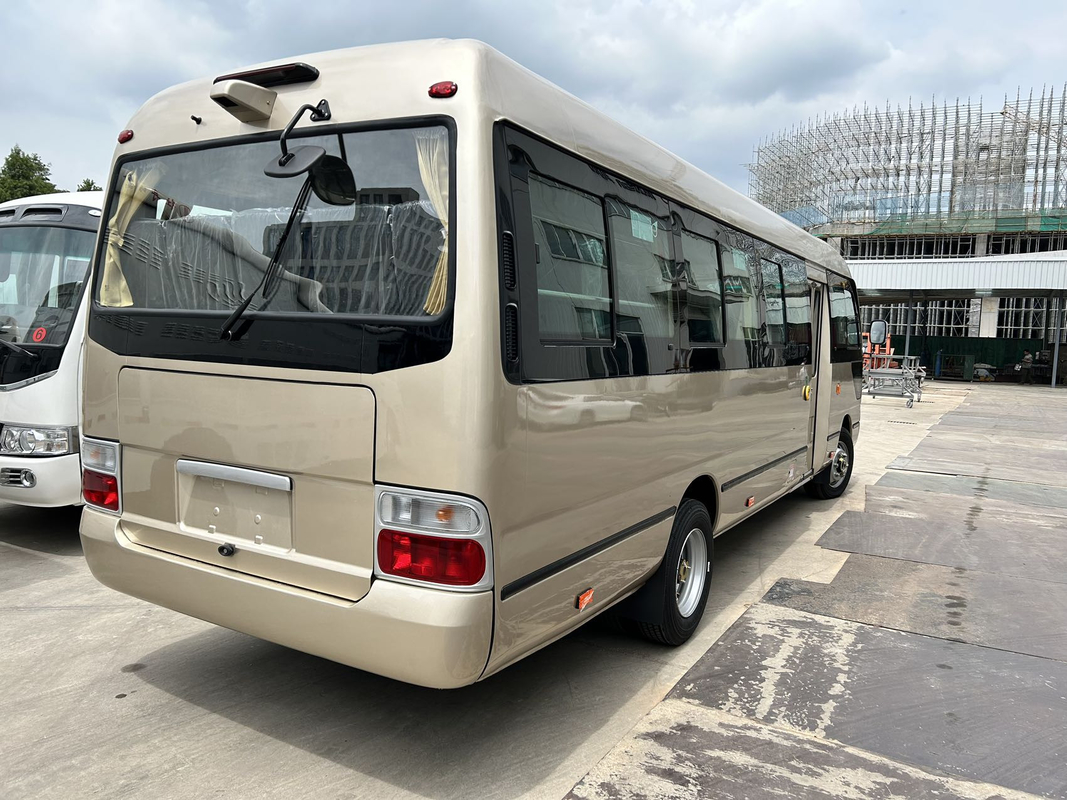 China Minibus 30 zitplaatsen Cummins Motor Diesel A/C Nieuwe LHD Euro 2 Uitstoot Gebruik In Ghana