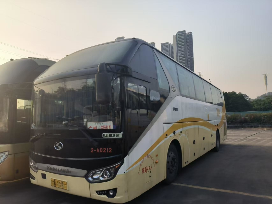 Gebruikte bussen te koop 46 zitplaatsen VIP langeafstands passagiersvervoer 2 deuren diesel 330 pk