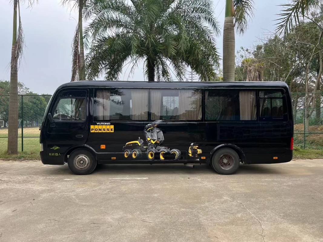 Gebruikte minibus te koop Yutong ZK6708D voormotor Diesel achtbaanbus 19 zitplaatsen 2+1 zitplaatsen