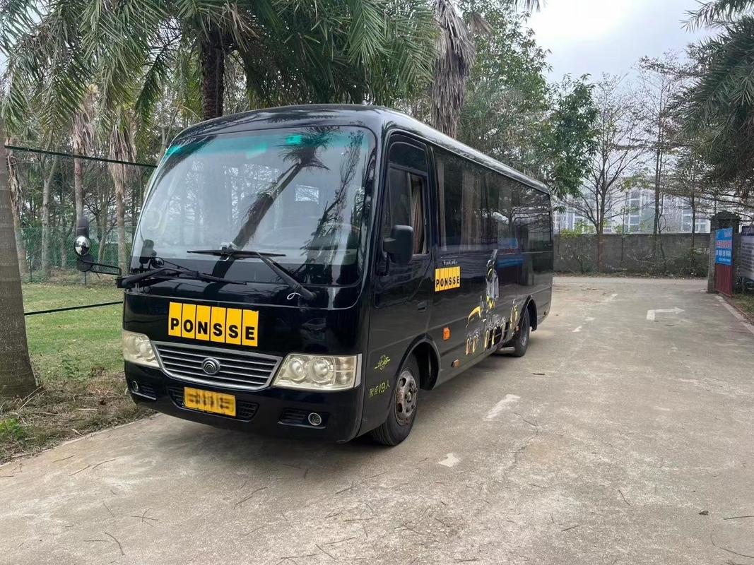 Gebruikte minibus te koop Yutong ZK6708D voormotor Diesel achtbaanbus 19 zitplaatsen 2+1 zitplaatsen