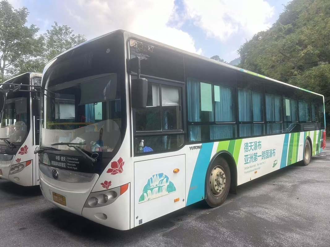 Yutong City Bus Diesel Yuchai Motor ZK6125 Dubbele deur 43 zitplaatsen 98 Passagiers Leaf Spring