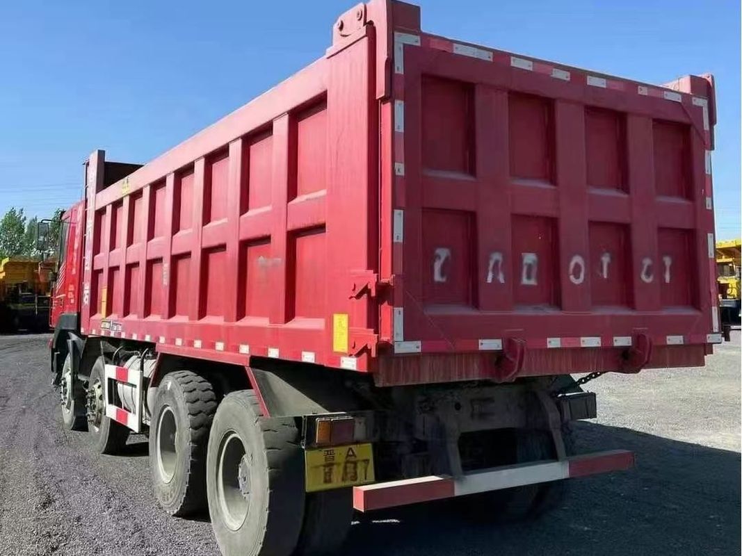 China Tweedehands vrachtwagens Zwaar SAIC Hongyan Dump Truck 8×4 Truck Technology Linkshandige aandrijving 390 pk