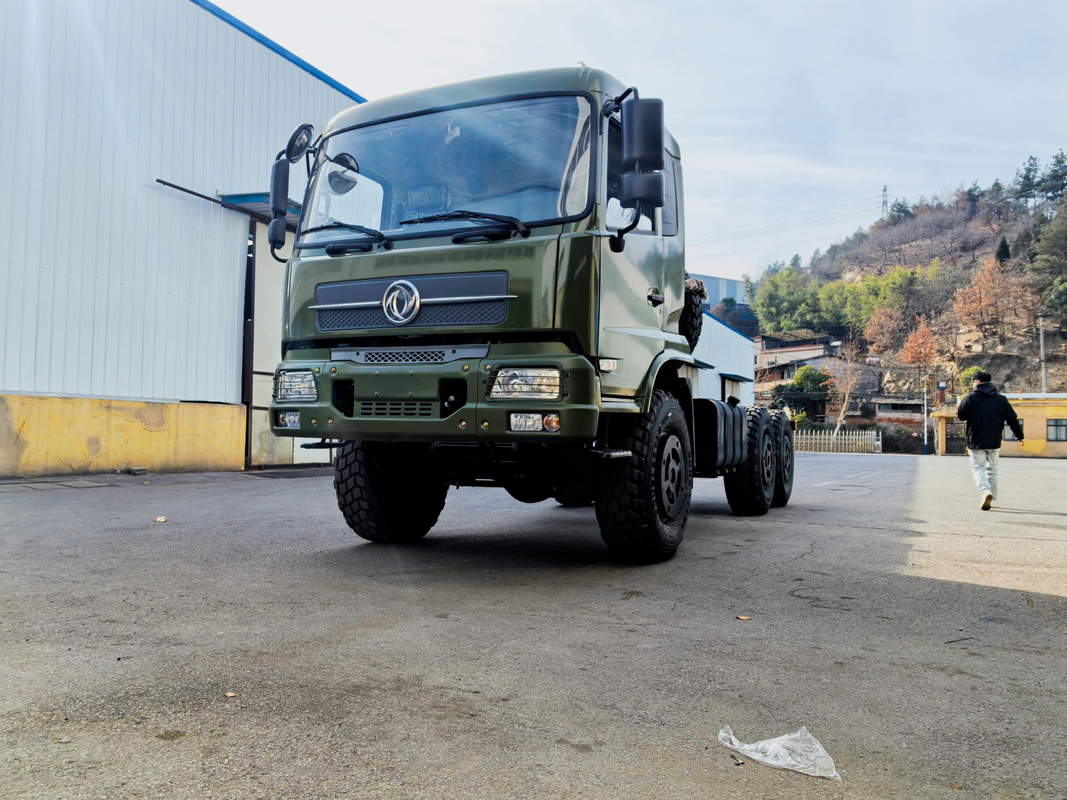 6×6 vrachtwagen Dongfeng Nieuwe vrachtwagen Offroad banden Single cabin Cummins motor Gebruik in Afrika