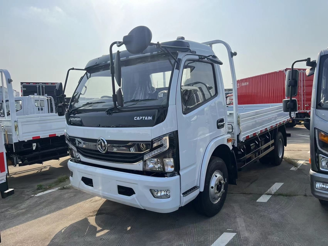 5ton vrachtwagen Dongfeng Captain Small Truck Flatbed Rechts stuur Yuchai Motor 3308 wielbasis