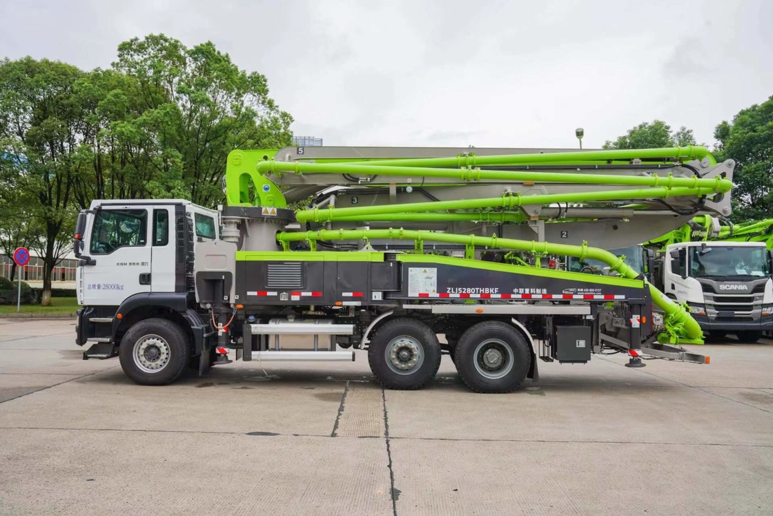 Betonpomptruck 37 meter Zoomlion 6*4 Sinotruk Sitrak Chassis Vijf-sectie Boom Voor Flexibiliteit