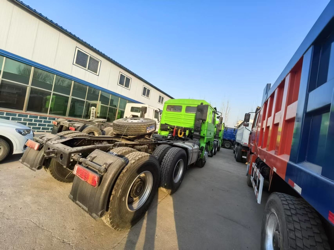 Gebruikte trekkerkop aanhanger vrachtwagen Shacman F3000 krachtige vrachtwagen 380 pk 6 * 4 aandrijfsmodus 10 banden slechte weg