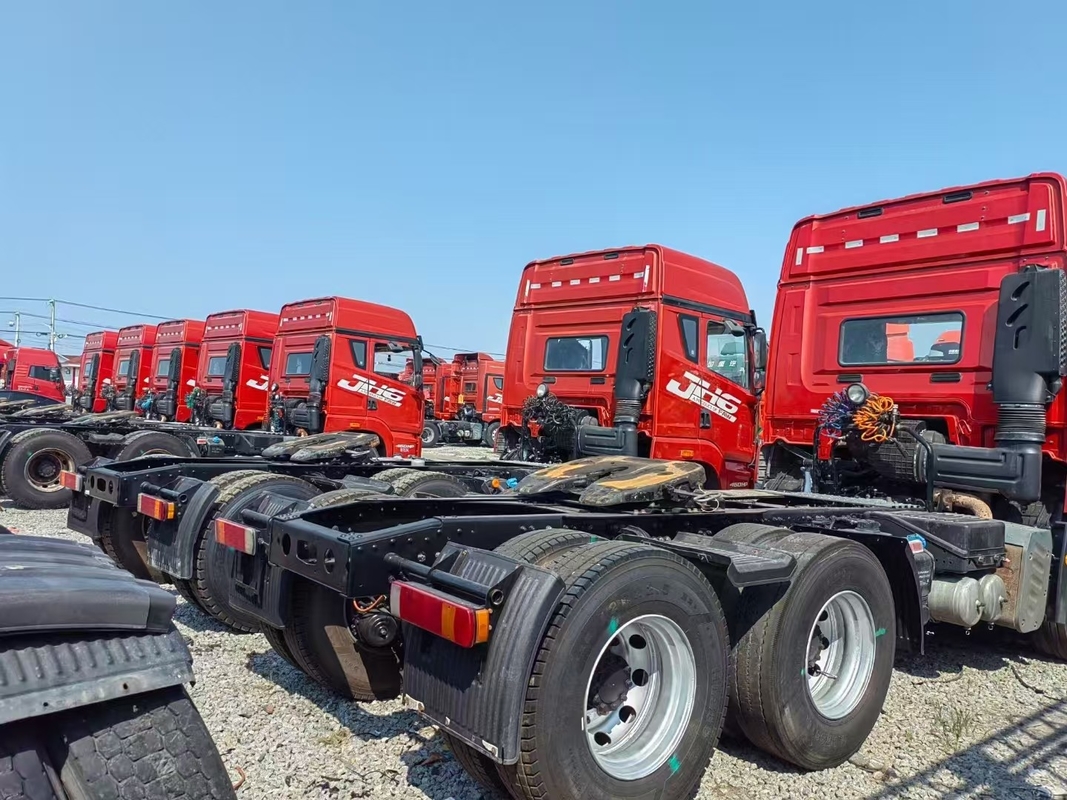 Gebruikte tractor Truck Head FAW Jiefang Trailer Truck JH6 Model Low Mileage 2020 Year Fuel Efficient Engine