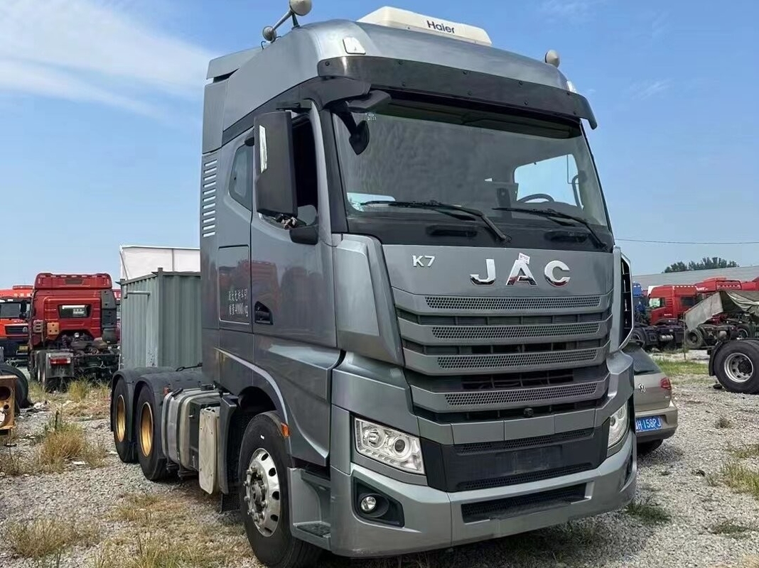Gebruikte zware trekkerhoofdtrucks voor JAC K7 Automatische ZF-transmissie 540 pk met slaap 6 * 4