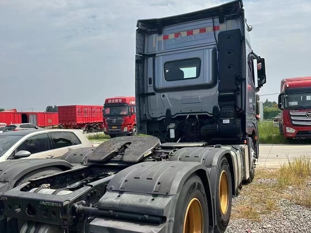 Gebruikte zware trekkerhoofdtrucks voor JAC K7 Automatische ZF-transmissie 540 pk met slaap 6 * 4