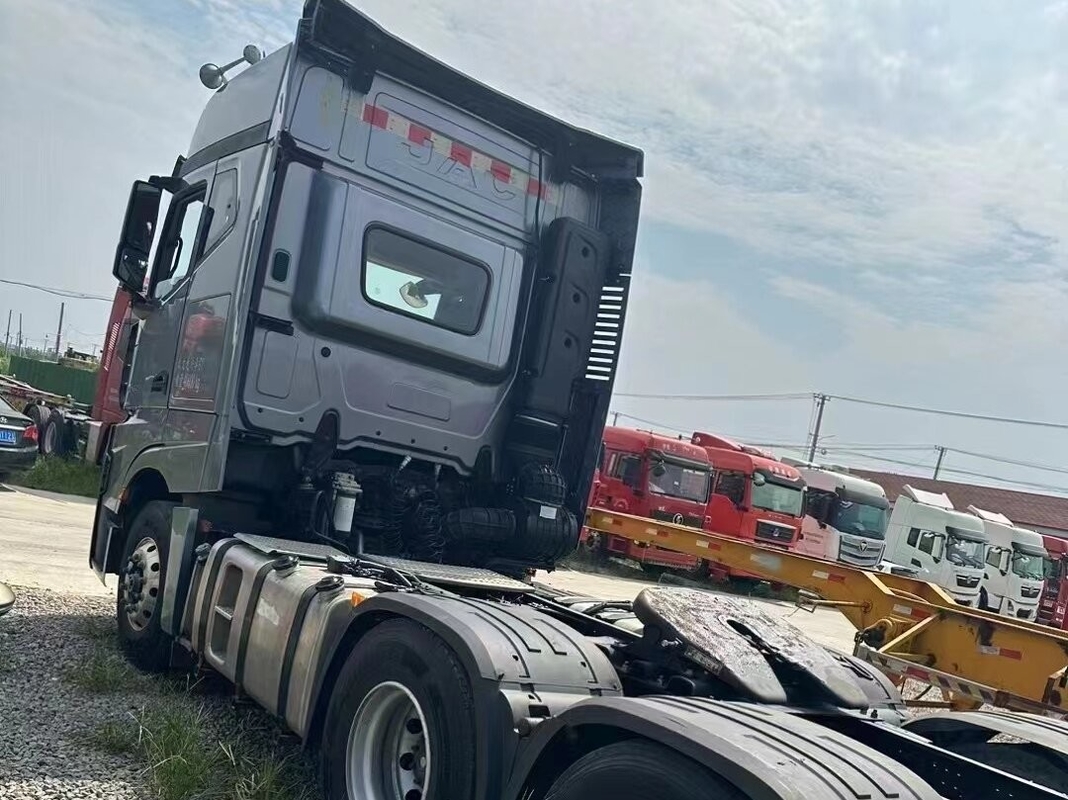 Gebruikte zware trekkerhoofdtrucks voor JAC K7 Automatische ZF-transmissie 540 pk met slaap 6 * 4