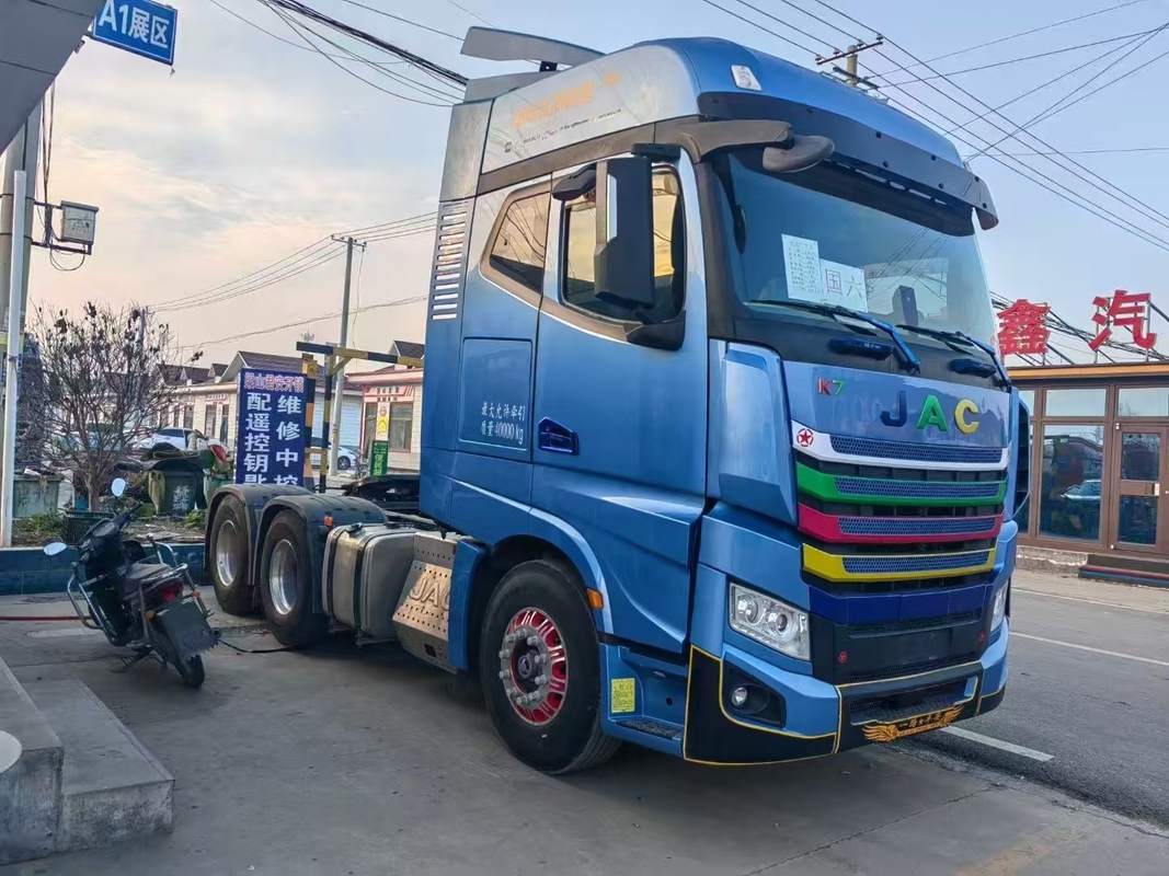 Gebruikte gerenoveerde trekkerkop 2023 jaar JAC halftrucks voor 10 wielen Cummins motor 560hp airbag
