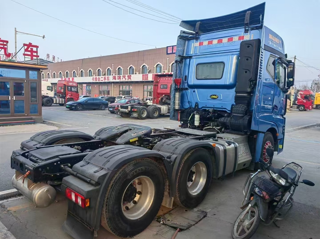 Gebruikte gerenoveerde trekkerkop 2023 jaar JAC halftrucks voor 10 wielen Cummins motor 560hp airbag
