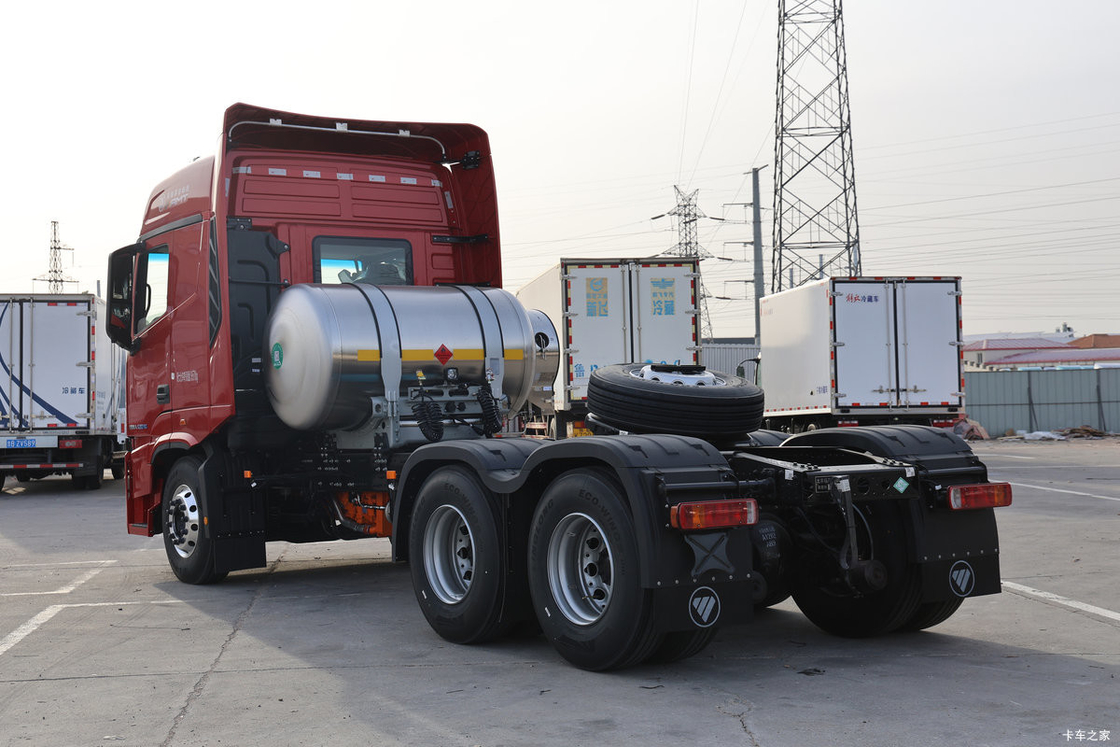 Gebruikte Foton Auman 6X4 Traktor Truck Head GTL6 10 banden voor langeafstandsvervoer LNG-motor 530 pk