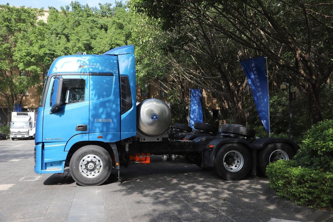 Gebruikte lage prijs trekkerkop Foton Horse 6*4 aandrijflijn 460 pk Cummins motor LNG hoge dakcabine met slaper