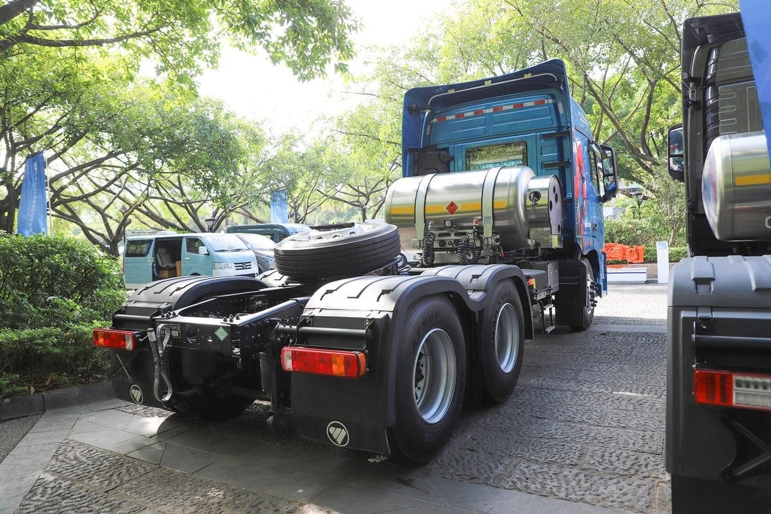 Gebruikte lage prijs trekkerkop Foton Horse 6*4 aandrijflijn 460 pk Cummins motor LNG hoge dakcabine met slaper