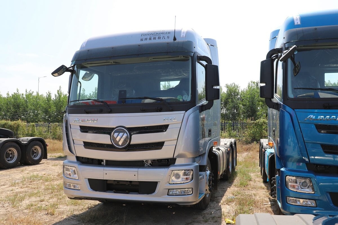 Gebruikte tractorkop Commins motor 6x4 Tractor unit Foton Auman zilver Euro 6 emissie langeafstandsvervoer