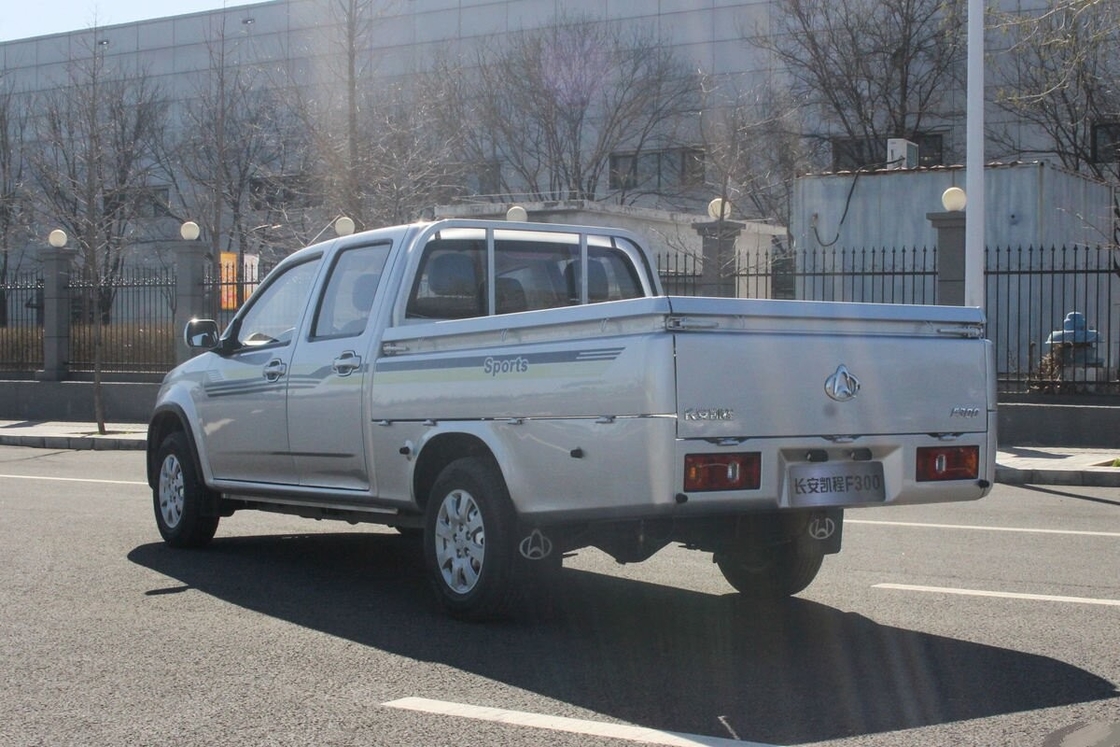 Goedkope gebruikte pick-up in bulk 4 X2 Drive Mode benzine 115 pk met 4 cilinders dubbele rij
