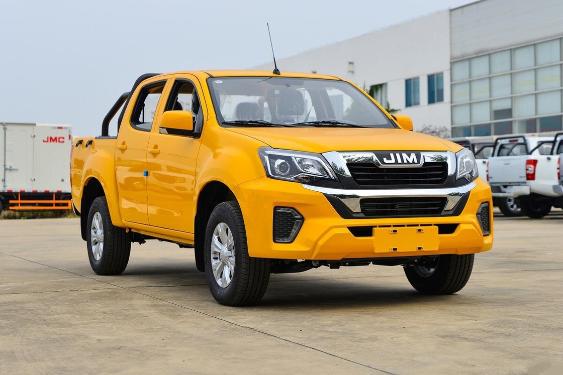 Isuzu Long Wheelbase Double Cab Pickup Truck Grote vrachtwagen 2WD Achterste handgestuurde transmissie