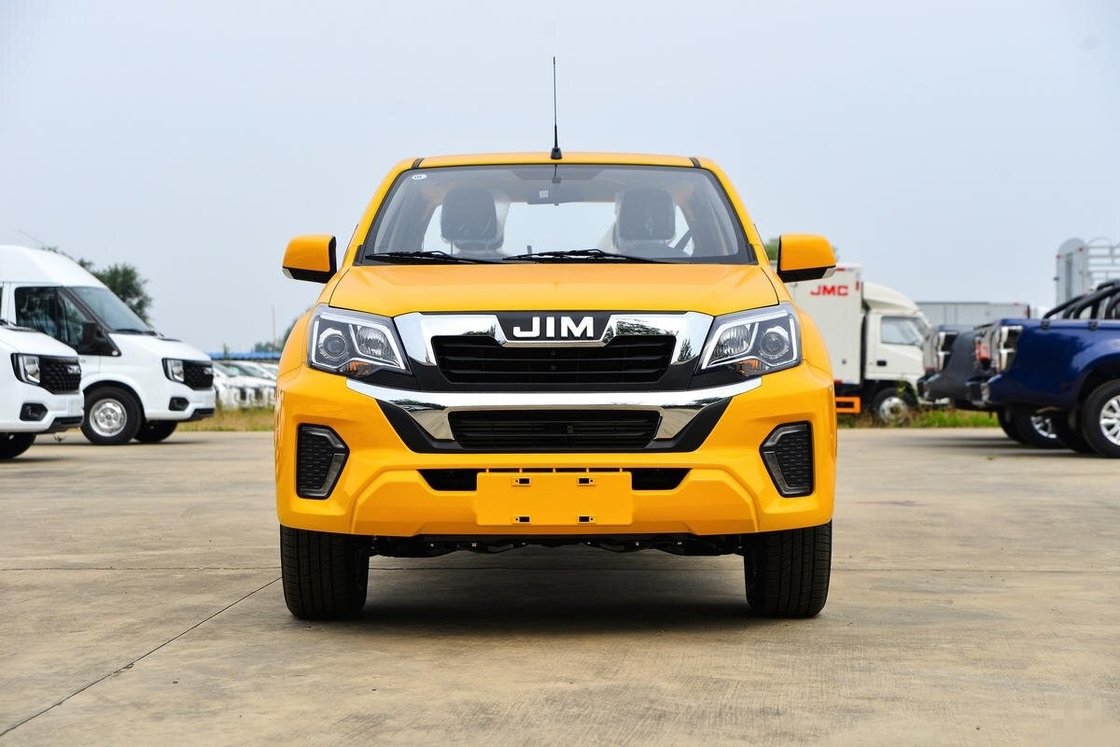 Isuzu Long Wheelbase Double Cab Pickup Truck Grote vrachtwagen 2WD Achterste handgestuurde transmissie