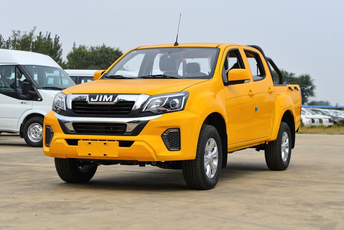 Isuzu Long Wheelbase Double Cab Pickup Truck Grote vrachtwagen 2WD Achterste handgestuurde transmissie