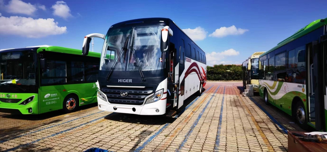 Gebruikte tourbus te koop hogere doule assen Cummins motor360hp 55 zitplaatsen Rhd