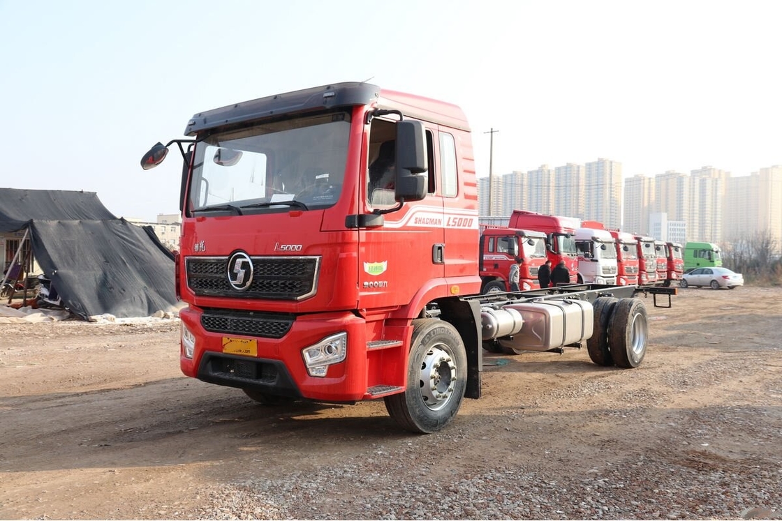Gebruikte hek vrachtwagen Chassis Shacman L5000 4×2 DRIVE MODE 240 pk 6.8m Long Stake EURO 6 Truck