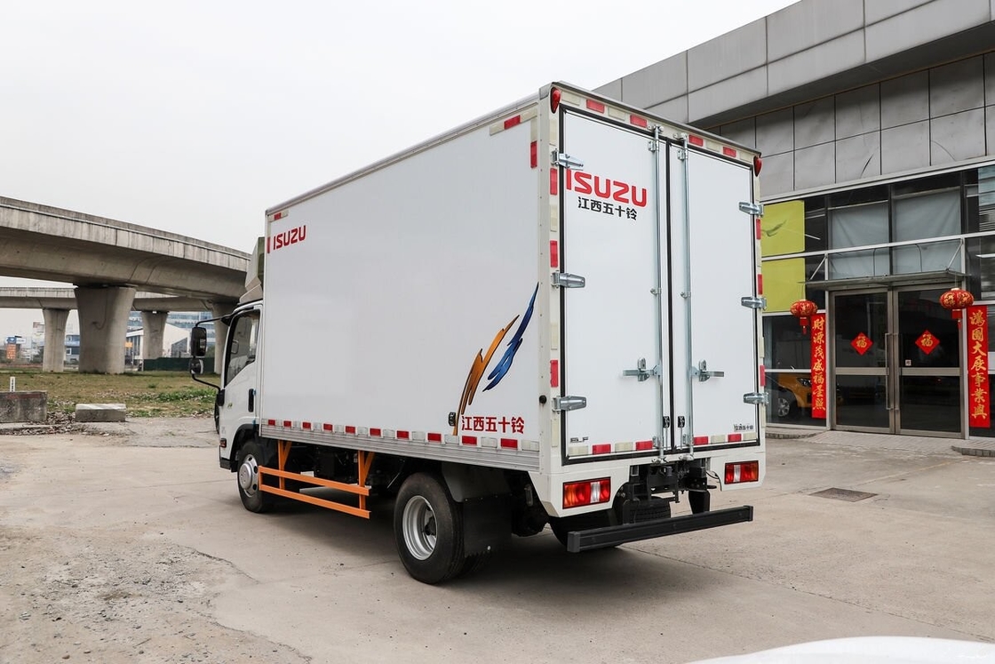 Tweedehands vrachtwagens Isuzu EC5 4×2 DRIVE MODE 127hp Goedkope vrachtwagens voor export