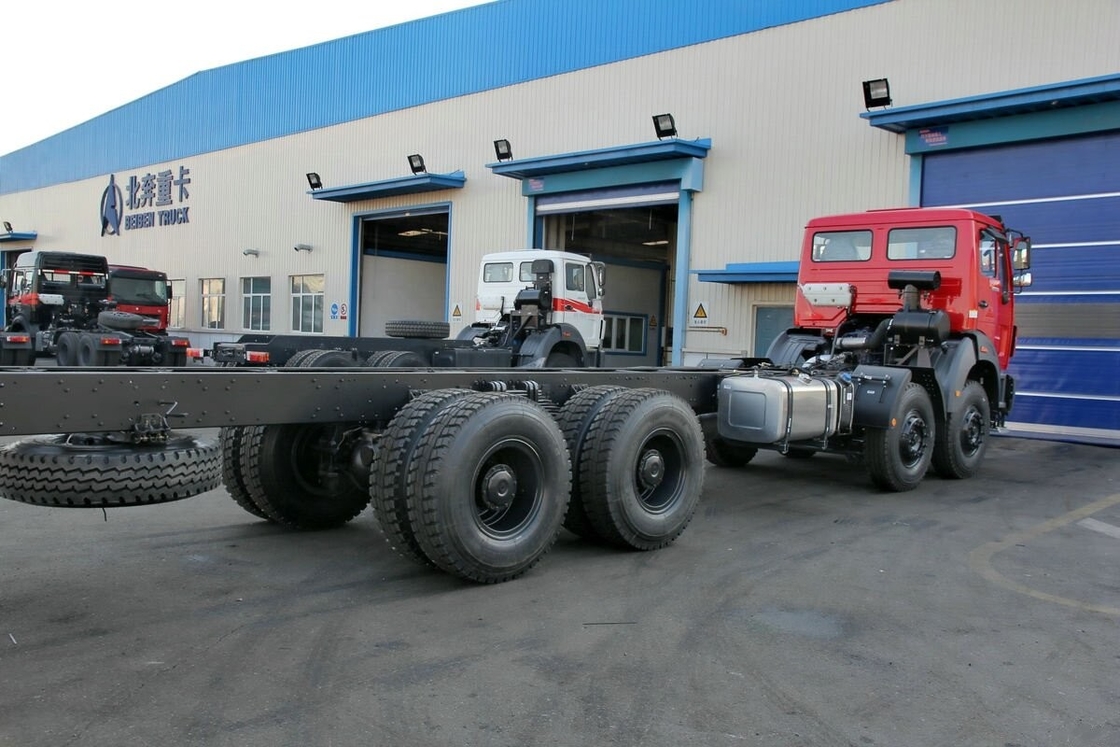 Gebruikte vrachtwagens Chassis te koop Beiben Ng80 8×4 Rijmodus 336 pk Goedkope gebruikte vrachtwagens voor de scheepvaart