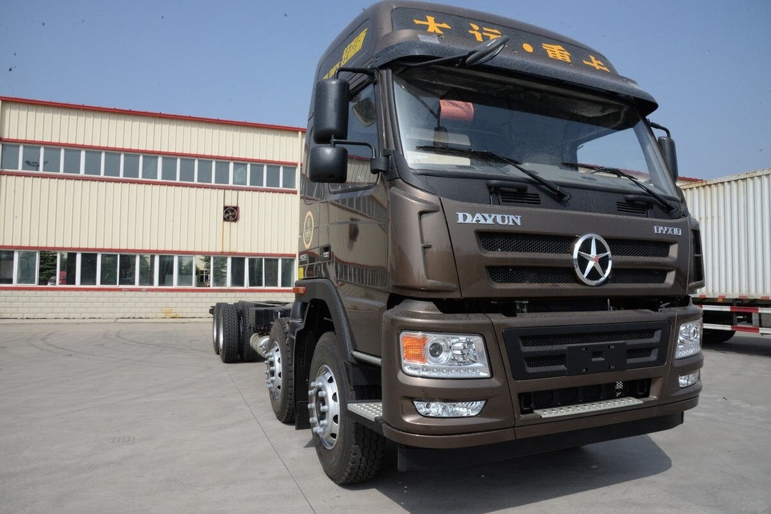 Gebruikte Heavy Duty Vrachtwagenchassis Te Koop Dayun N8e 8×4 Aandrijving 350pk Tweedehands Vrachtwagens