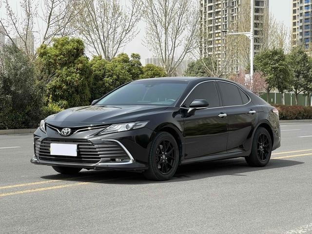 Gebruikte Toyota Camry Sedan in goede staat lage kilometertelling 2021 jaar LUX versie 45000km kilometertelling