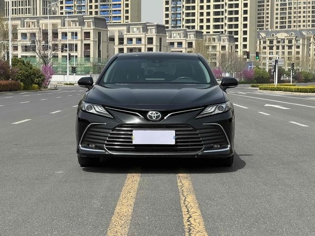 Gebruikte Toyota Camry Sedan in goede staat lage kilometertelling 2021 jaar LUX versie 45000km kilometertelling