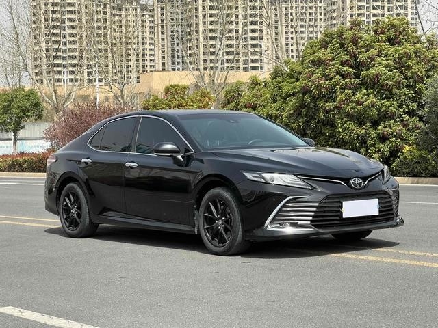 Gebruikte Toyota Camry Sedan in goede staat lage kilometertelling 2021 jaar LUX versie 45000km kilometertelling