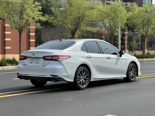 Tweedehands Toyota Camry 2.5L Schoon interieur Geen ongeluk Wit kleur 2023 Jaar 99% Nieuw betaalbaar
