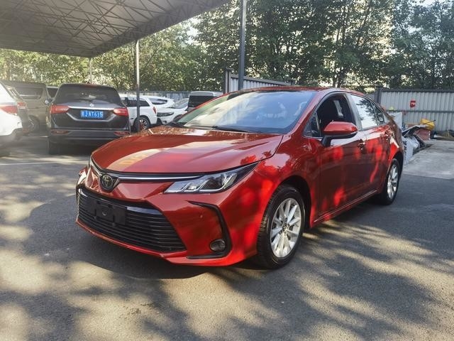 Goedkope gebruikte Toyota brandstofzuinige en betrouwbare Compacte sedan betrouwbare 2e Corolla Rode kleur