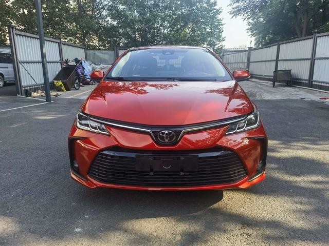 Goedkope gebruikte Toyota brandstofzuinige en betrouwbare Compacte sedan betrouwbare 2e Corolla Rode kleur