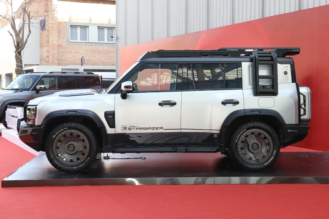 Nieuwe Sliver Dragon Wing 2024 Jaar 4WD Benzine Auto Duurzaam Krachtig Ideale Auto Met Op maat gemaakte kleur