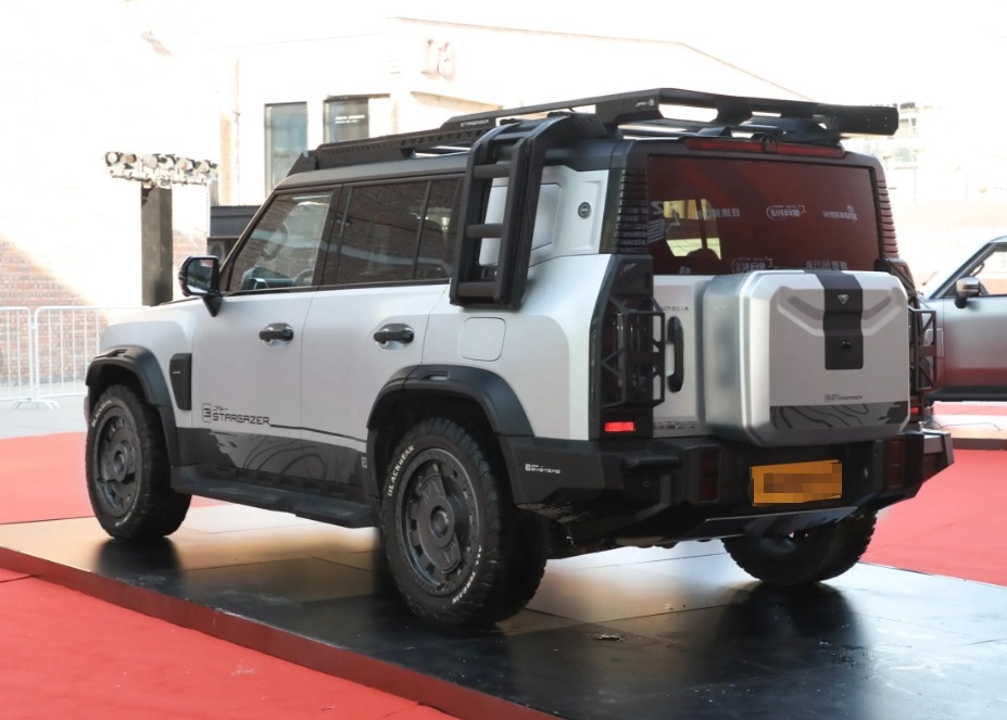 Nieuwe Sliver Dragon Wing 2024 Jaar 4WD Benzine Auto Duurzaam Krachtig Ideale Auto Met Op maat gemaakte kleur