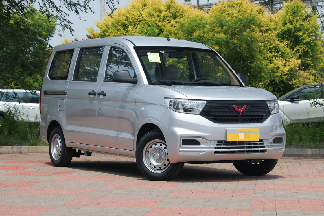 Betaalbare nieuwe Wuling Hongguang V minivan 2022 1.2L 76 pk L4 Benzine 2WD Euro 6 Voor Export voor Familiegebruik