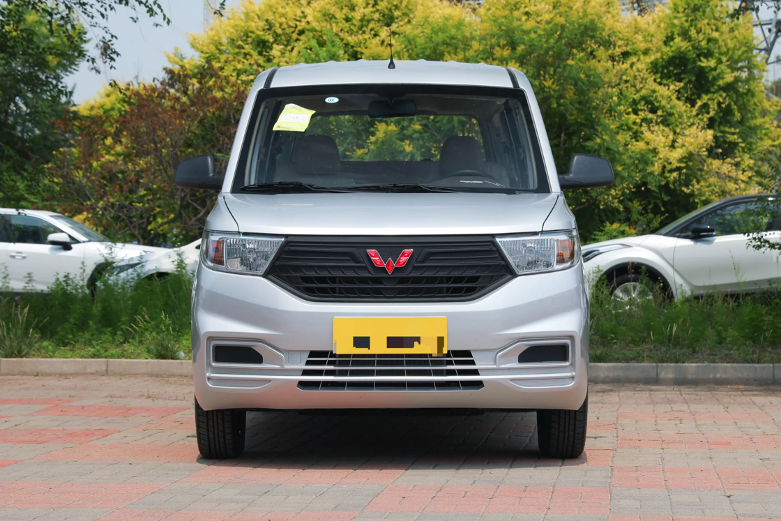 Betaalbare nieuwe Wuling Hongguang V minivan 2022 1.2L 76 pk L4 Benzine 2WD Euro 6 Voor Export voor Familiegebruik