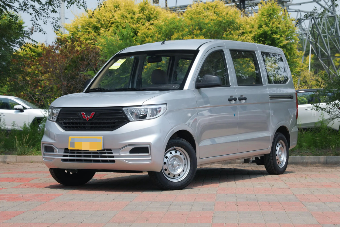 Betaalbare nieuwe Wuling Hongguang V minivan 2022 1.2L 76 pk L4 Benzine 2WD Euro 6 Voor Export voor Familiegebruik