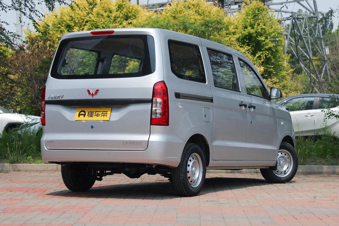 Betaalbare nieuwe Wuling Hongguang V minivan 2022 1.2L 76 pk L4 Benzine 2WD Euro 6 Voor Export voor Familiegebruik