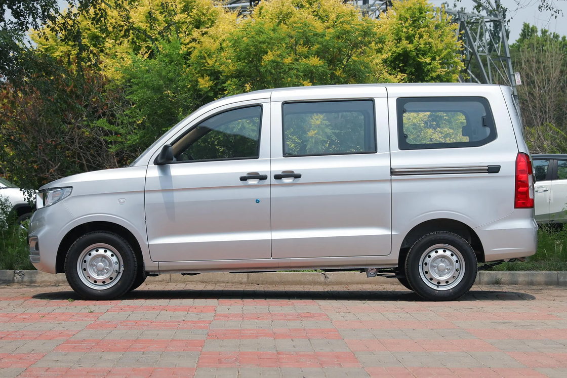 Betaalbare nieuwe Wuling Hongguang V minivan 2022 1.2L 76 pk L4 Benzine 2WD Euro 6 Voor Export voor Familiegebruik