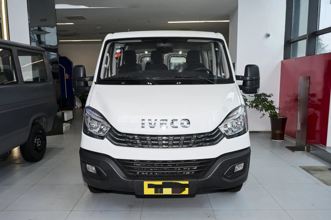 Goedkope Nieuwe Iveco Ocean minibus 2024 2.0T 146 pk Diesel 2WD Euro 6 Voor export voor gezinsgebruik